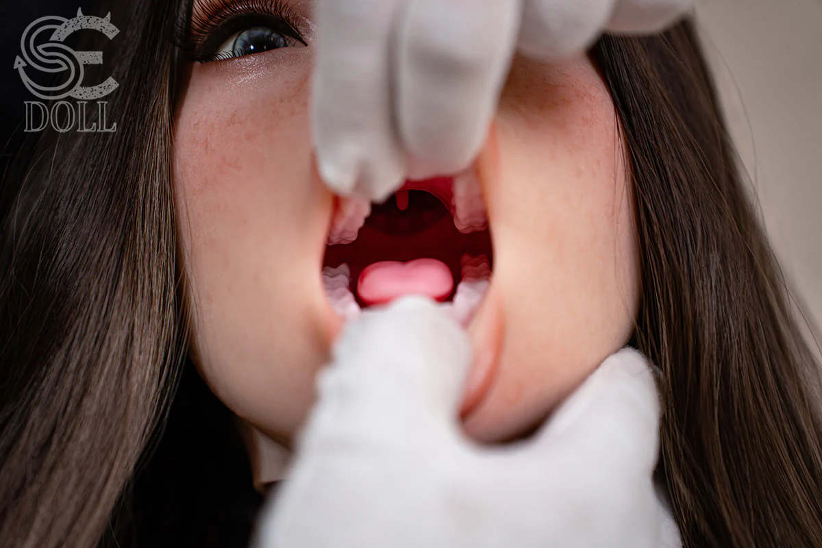 Nadia Voss.A Silicone Torso with Movable Jaw - SEDOLL® - Image 21